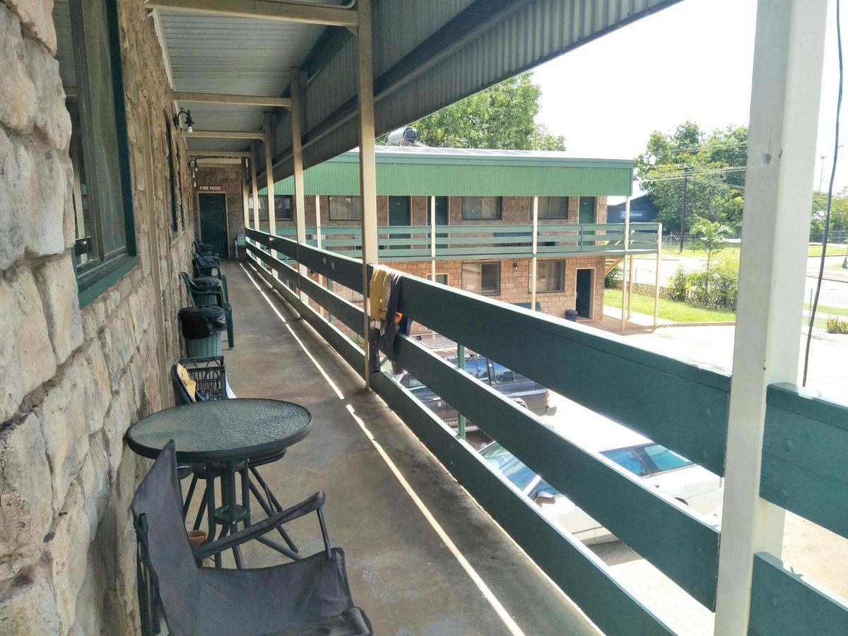 Hostel Palm Court Backpackers Katherine Exterior foto