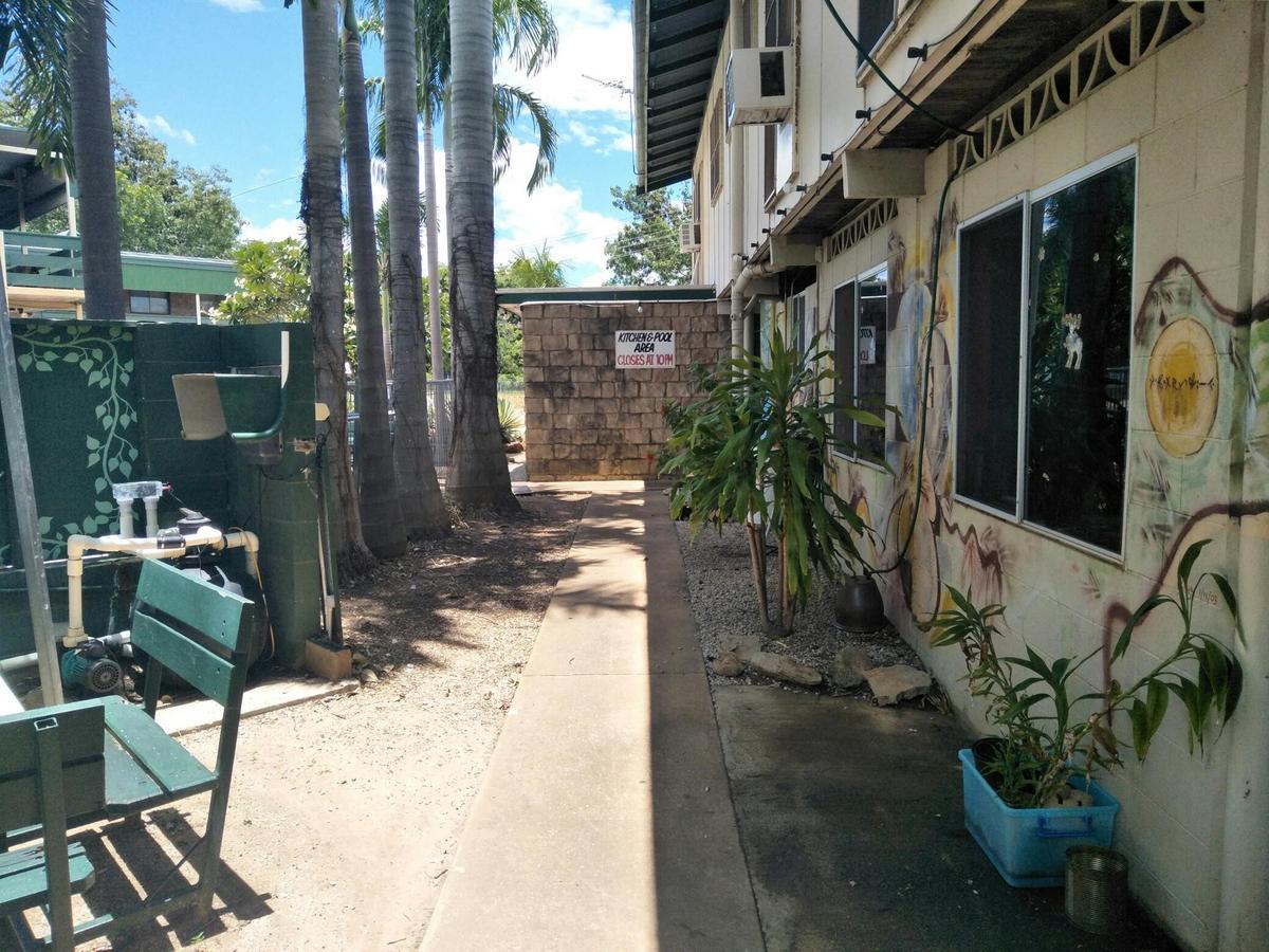 Hostel Palm Court Backpackers Katherine Exterior foto